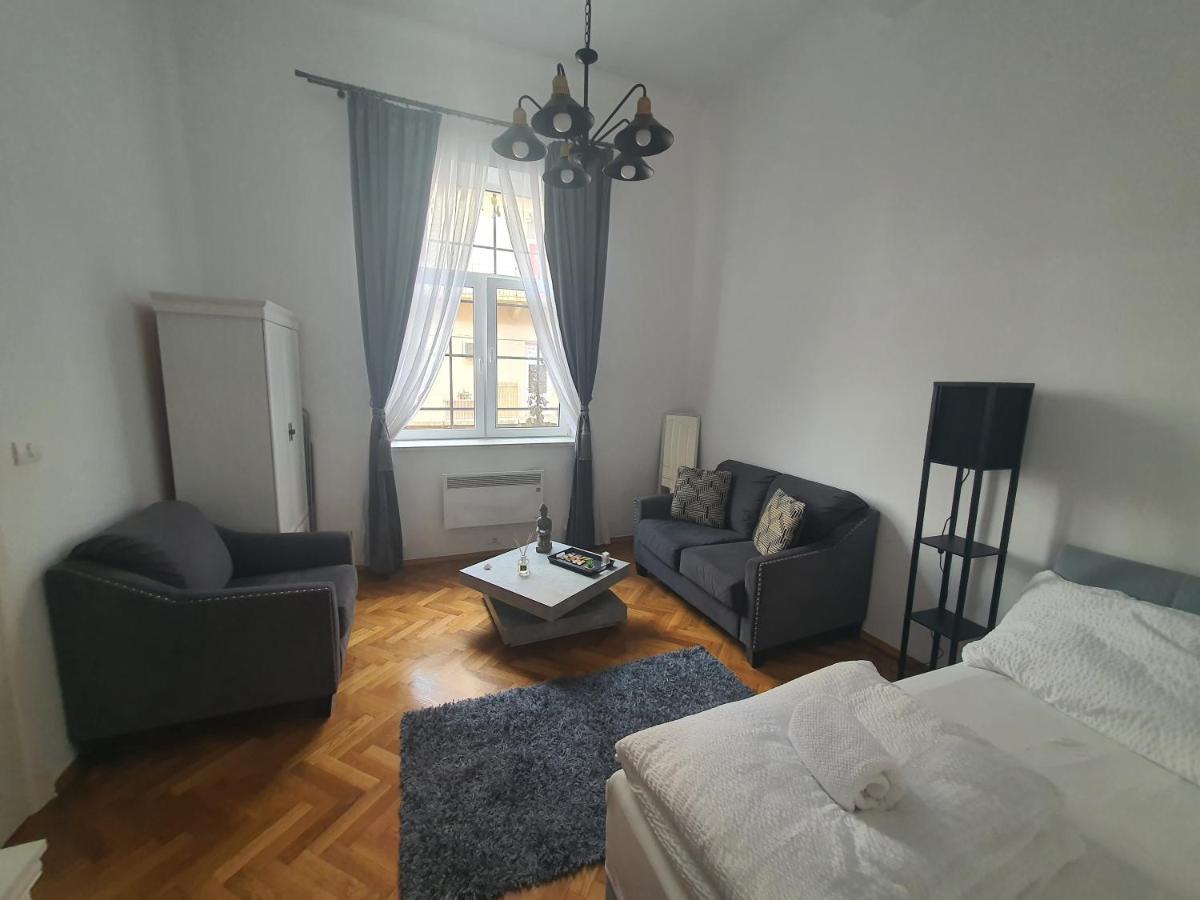 ☆ Bulevard Apartments ☆ Арад Экстерьер фото